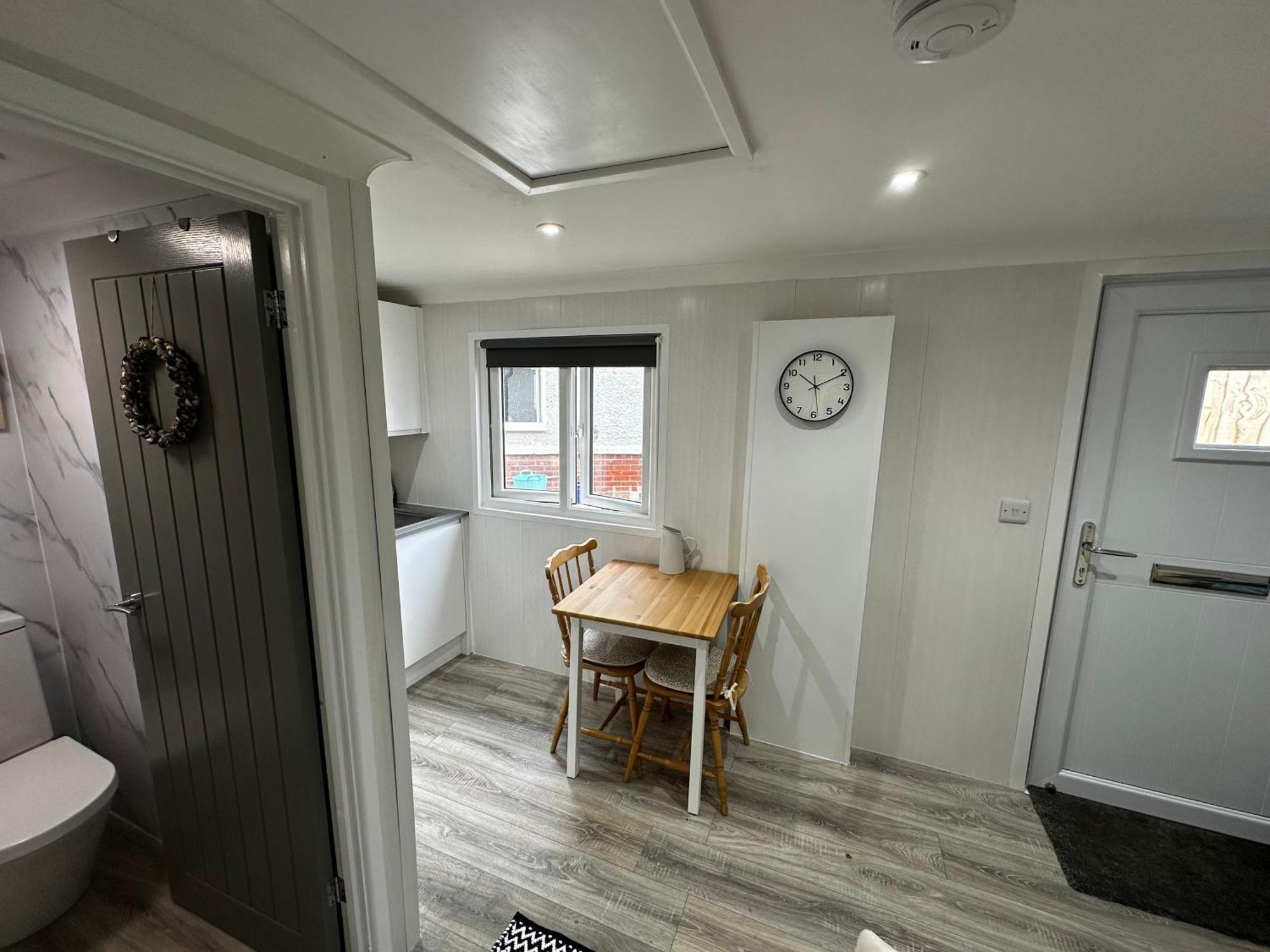 Peaceful Southbourne Studio - Pets Welcome Борнмут Екстер'єр фото