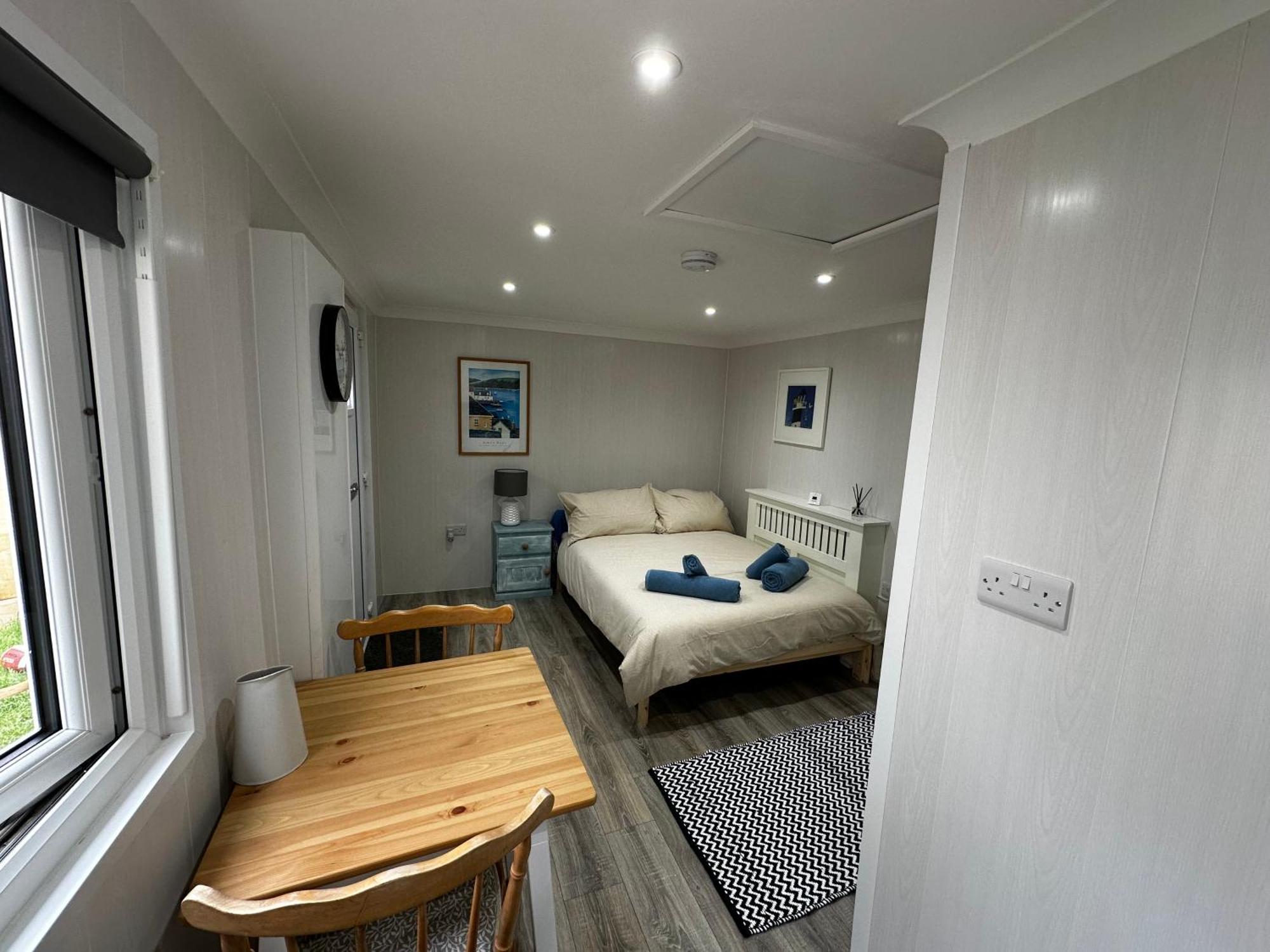 Peaceful Southbourne Studio - Pets Welcome Борнмут Екстер'єр фото