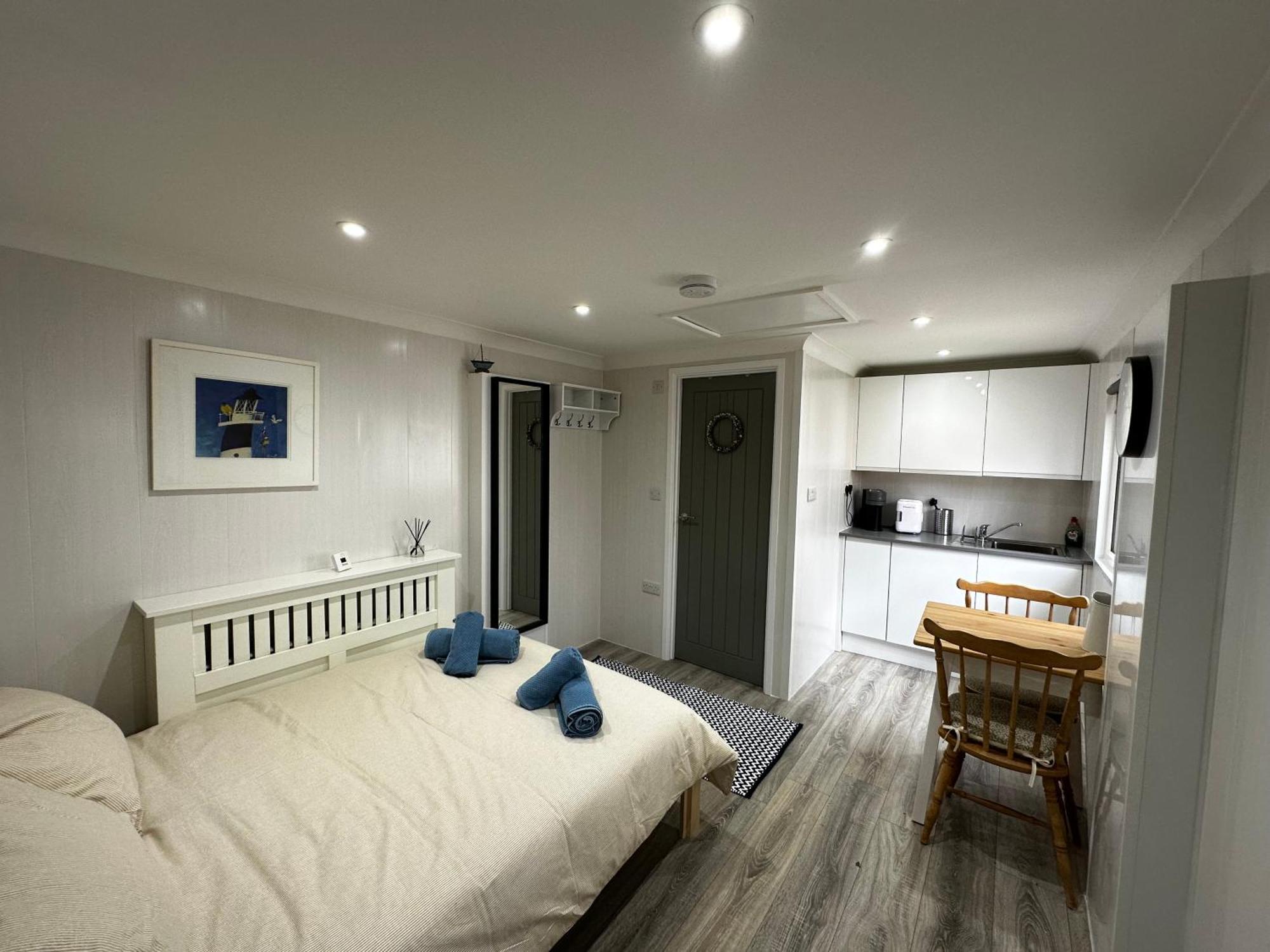 Peaceful Southbourne Studio - Pets Welcome Борнмут Екстер'єр фото